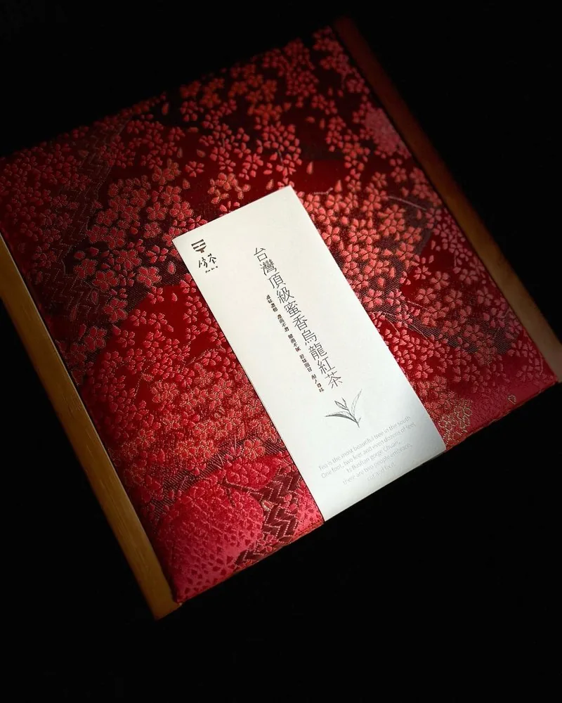 客製化錦盒包裝：台灣頂級蜜香烏龍紅茶禮盒